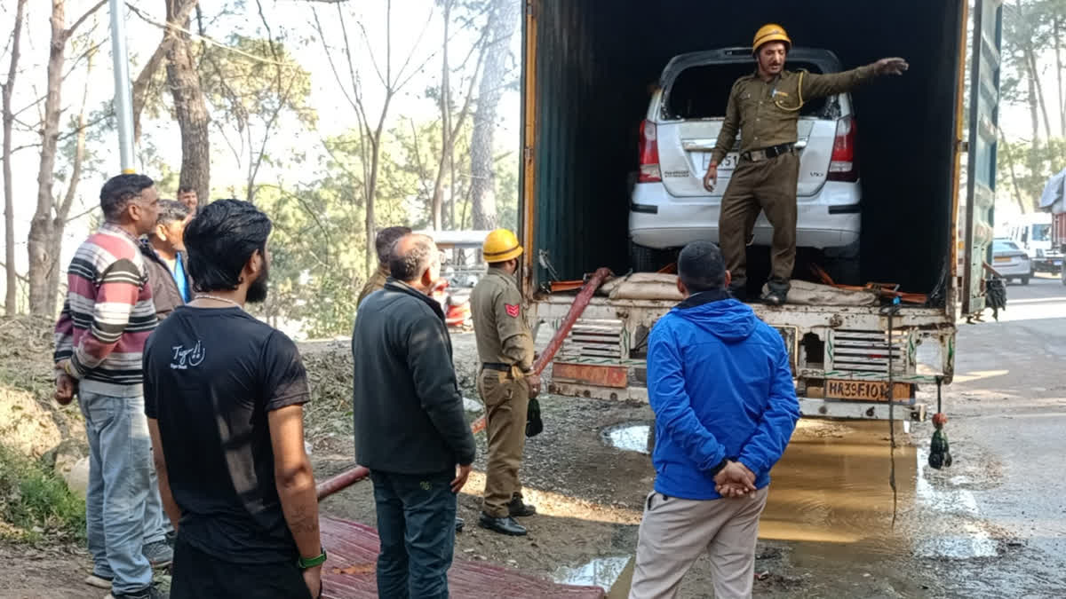 कंटेनर में लगी आग