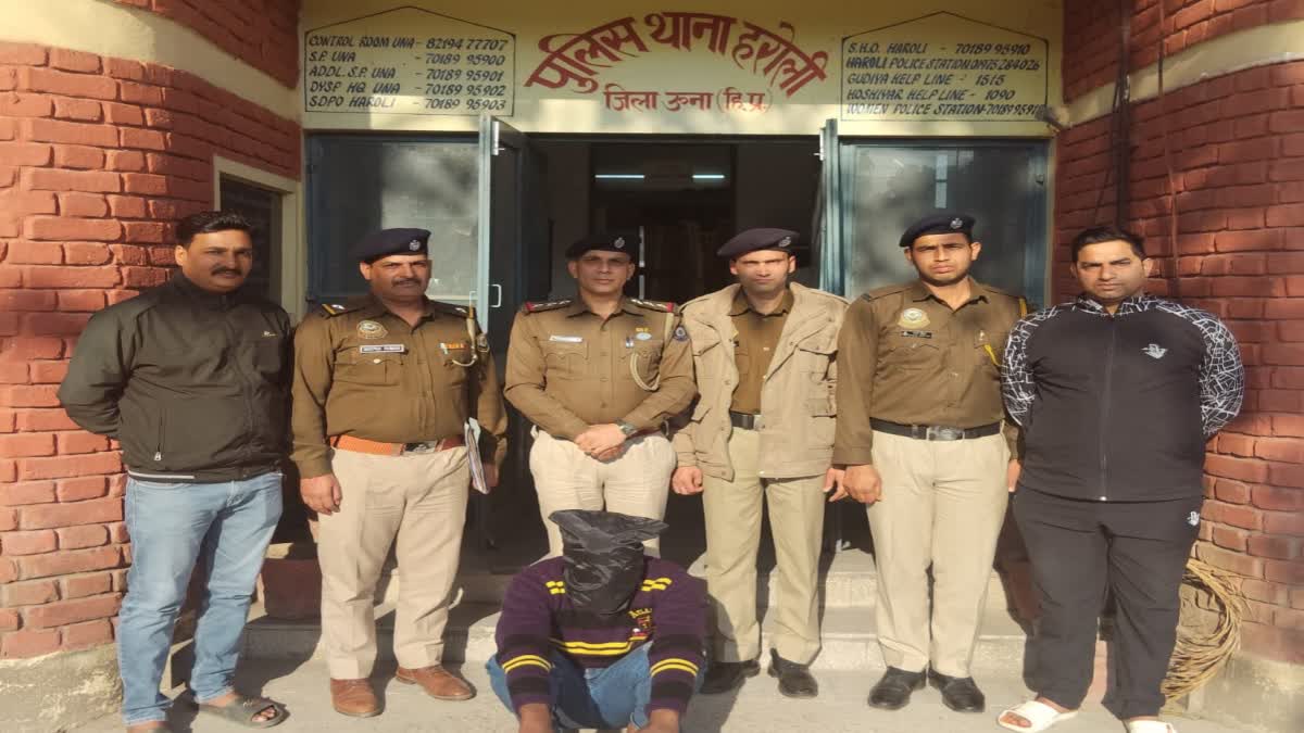 पुलिस की गिरफ्त में स्नेचर