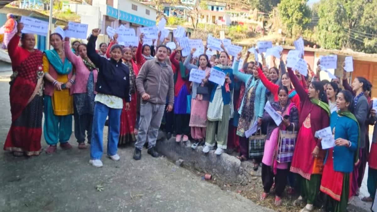 Protest Against Liquor Pithoragarh