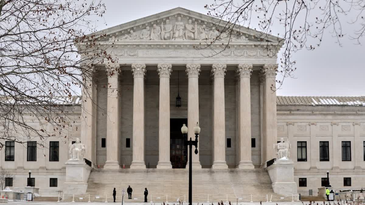 امریکی سپریم کورٹ نے ٹرمپ کے عالمی ٹیرف کو غیر قانونی قرار دیا، صدر ڈونلڈ ٹرمپ کے لیے بڑا دھچکا