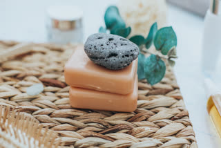 Be careful if you apply soap on your face! Skin related problems may occur, know how