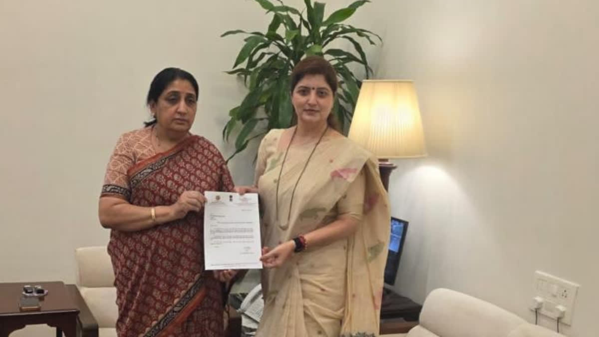 Maharashtra | State Women's Commission Chairperson Rupali Chakankar Resigns Following Ashok Kharat Row Sunetra Pawar