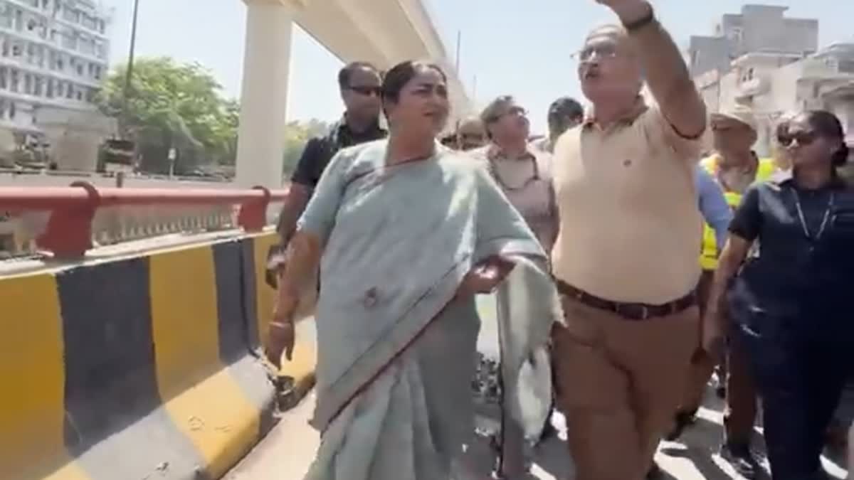 ग्राउंड जीरो पर उतरीं CM रेखा गुप्ता