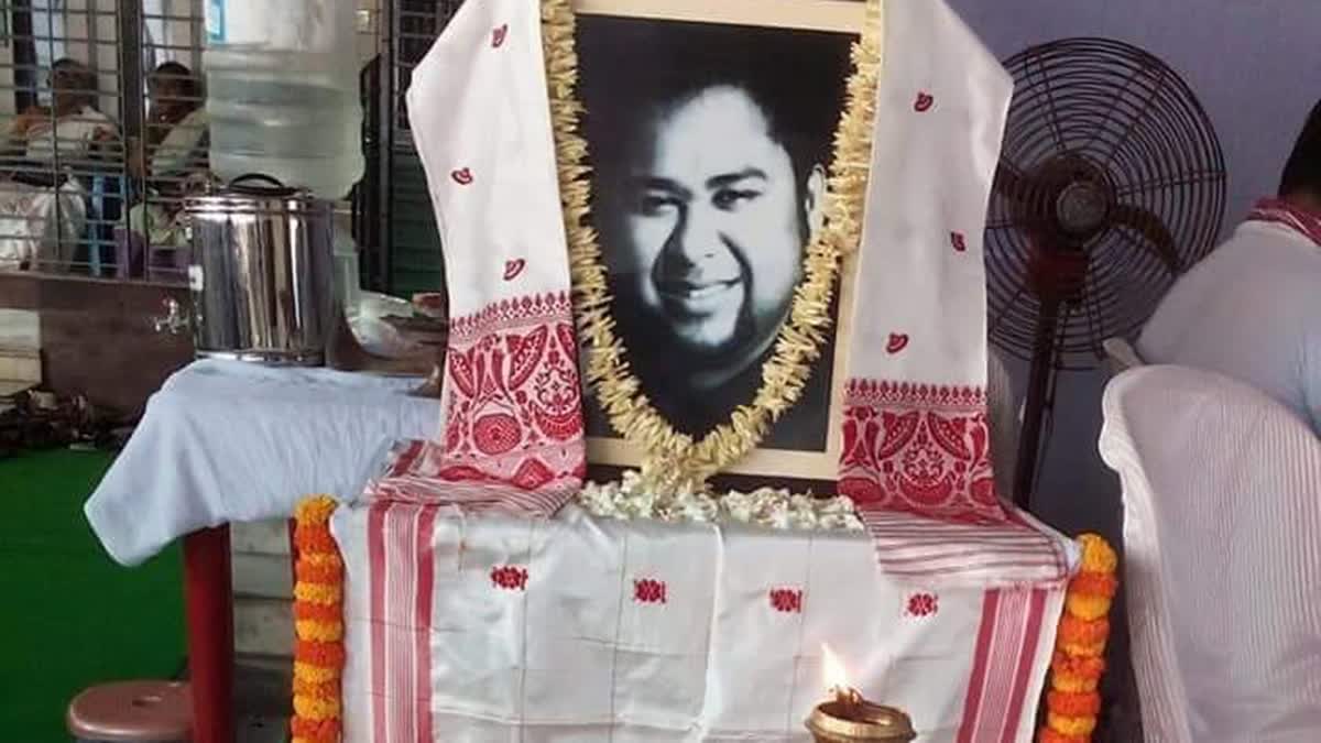 A picture of 2018 Abhi-Neel mob lynching victim is seen garlanded by family in Guwahati