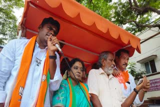 தமிழிசை சௌந்தரராஜனுக்கு ஆதரவாக மயிலாப்பூரில் வாக்கு சேகரித்த தமிழ்நாடு பாஜக முன்னாள் மாநில தலைவர் கே. அண்ணாமலை