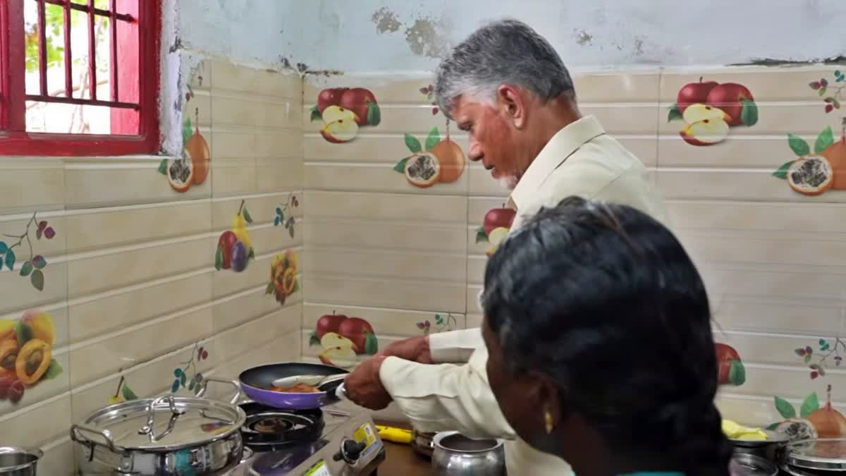 CM Visited A Fisherman House And Had Lunch