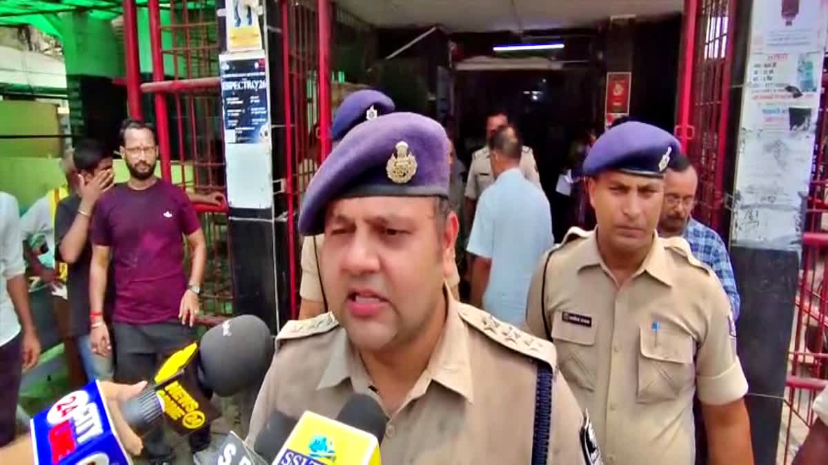 PATNA MAN SETS EX WIFE HOME ON FIRE