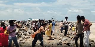தனுஷ்கோடியில் கடல் சீற்றம்
