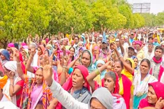 DHAMTARI VILLAGERS PROTEST