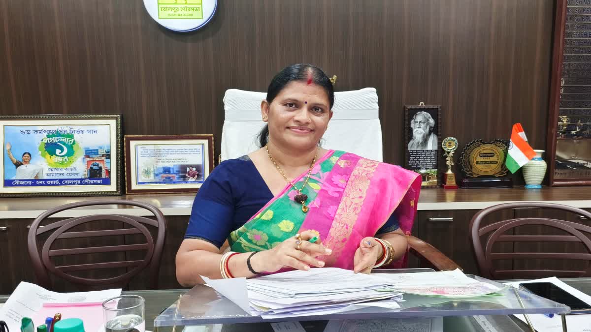 Bolpur Municipality Chairperson Parna Ghosh Resigned