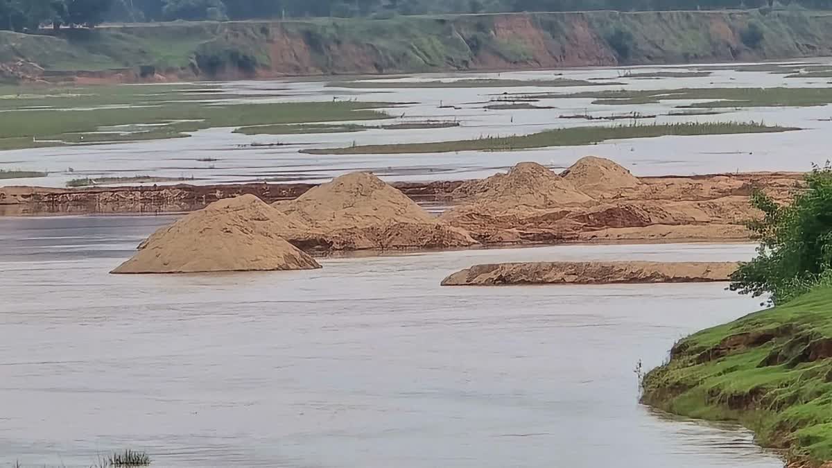 SAND MAFIA ACTIVE IN JASHPUR