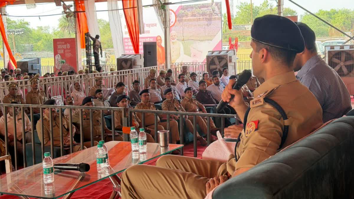 जिलाधिकारी और पुलिस अधीक्षक ने अधिकारियों को दिये निर्देश