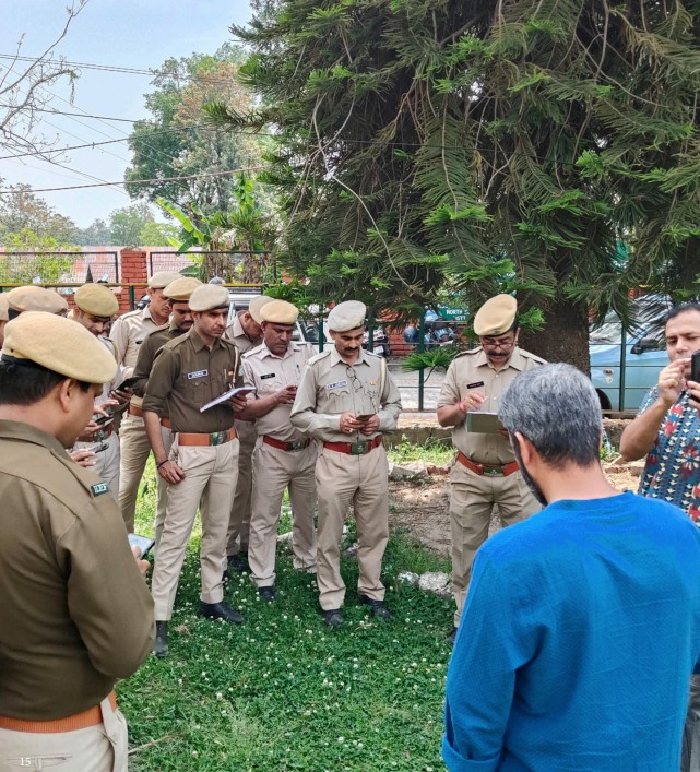 500 वन रक्षकों ने वनों में जाकर 2 लाख के करीब रिकॉर्ड जुटाए