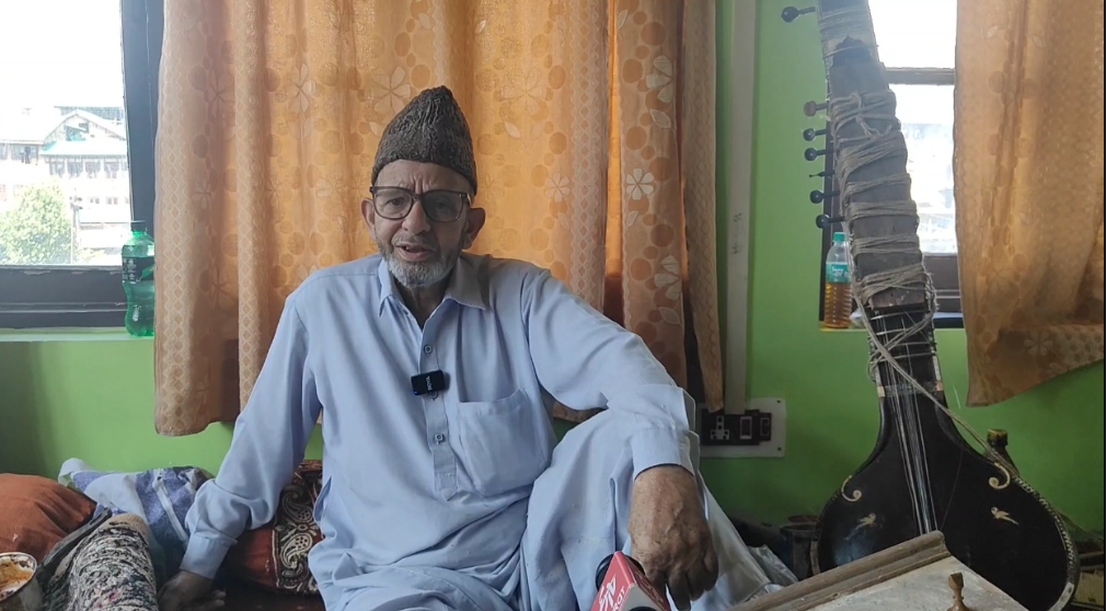 The Last Strings: Octogenarian Kashmir Santoor-Maker Preserves ...