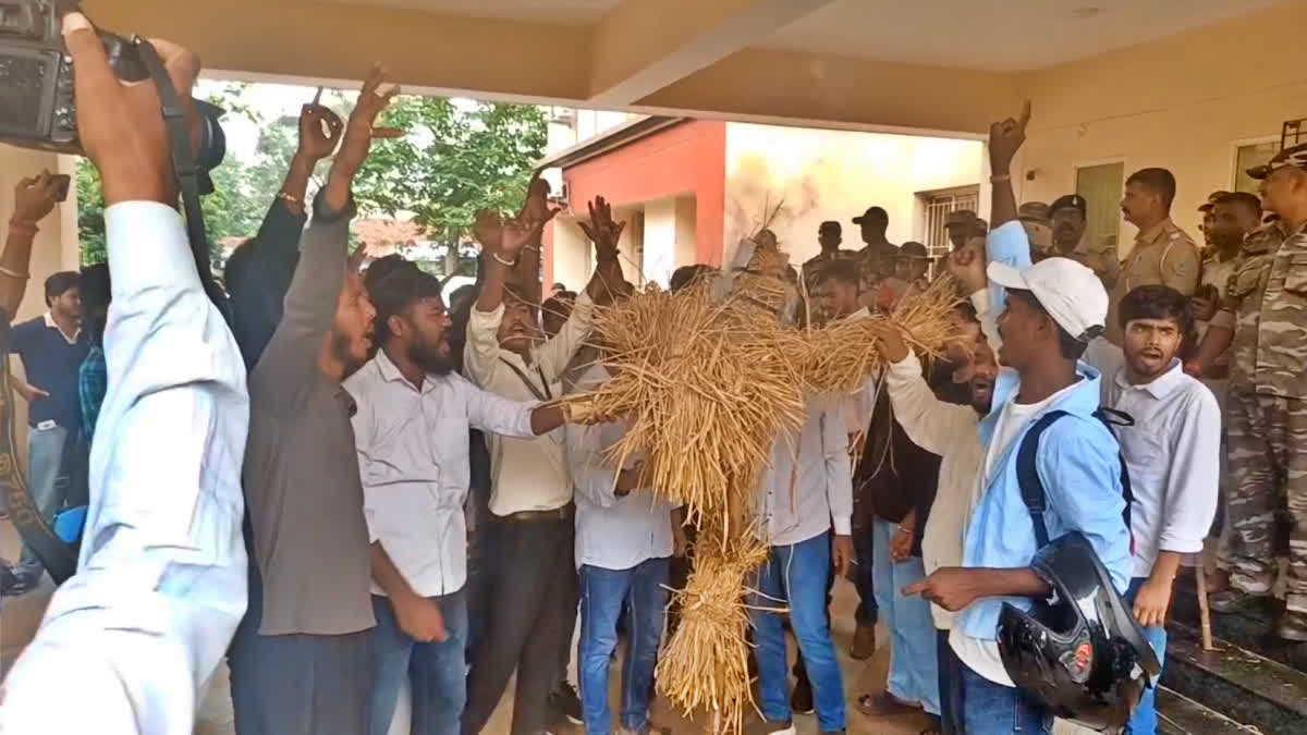 STUDENTS PROTEST AT DSPMU