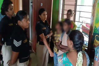 சிறுவர்களை பள்ளியில் சேர்த்த சிங்கப்பெண் சிறப்பு அதிரடிப்படையைச் சேர்ந்த போலீஸார்