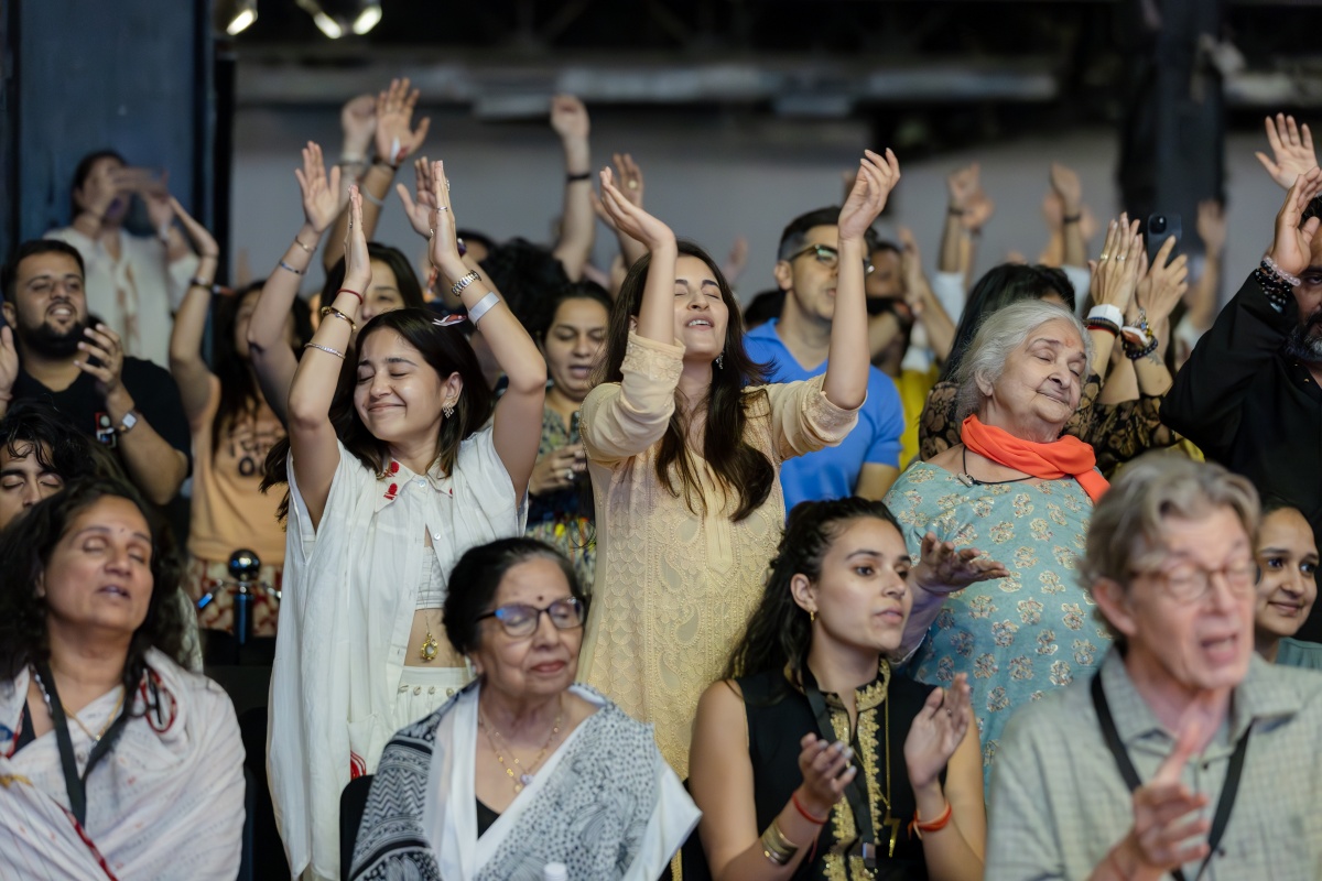 Audience members during his kirtan previous concert in Mumbai
