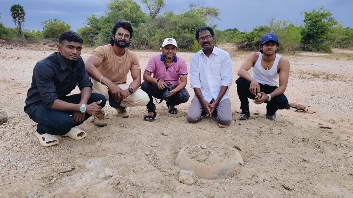 சிவகங்கை அருகே கண்டுபிடிக்கப்பட்ட ஈமச்சின்னம்