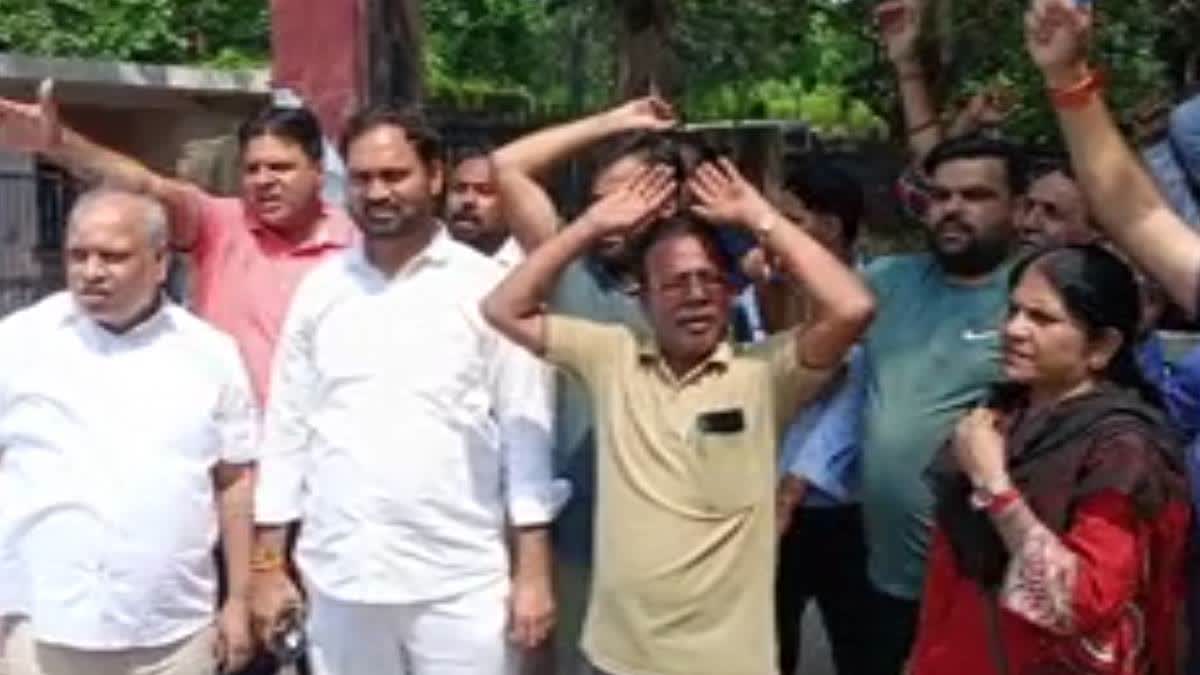 Protest over water shortage in Ambedkar Nagar