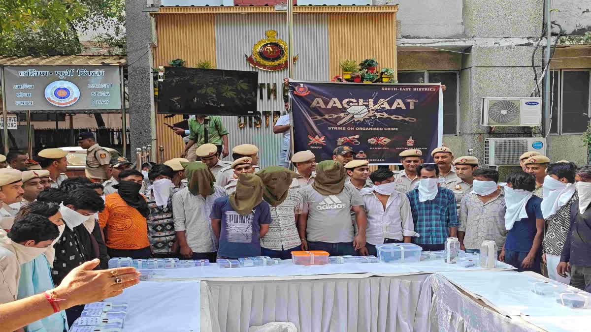दिल्ली पुलिस ने 63 लोगों को किया गिरफ्तार