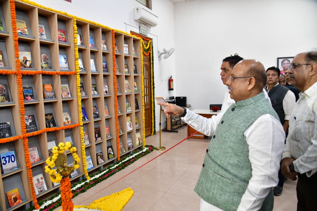 शिक्षा निदेशालय ने सभी स्कूली बच्चों को दिल्ली विधानसभा में 