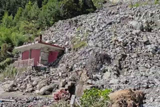 A leak in the tunnel of the Parvati Hydroelectric Project Phase II in the Sainj Valley of Kullu district triggered flooding in nearby areas late on Saturday night.