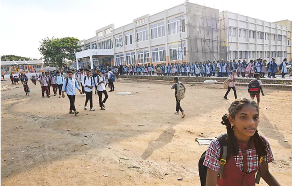 ఇంటర్నేషనల్ స్కూళ్లకు పోటీగా ప్రభుత్వ పాఠశాలలు -  మండలానికి రెండు?