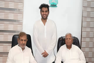 bihar-election-2025-rjd-faces-backlash-after-denying-ticket-to-sharad-yadavs-son-in-madhepura