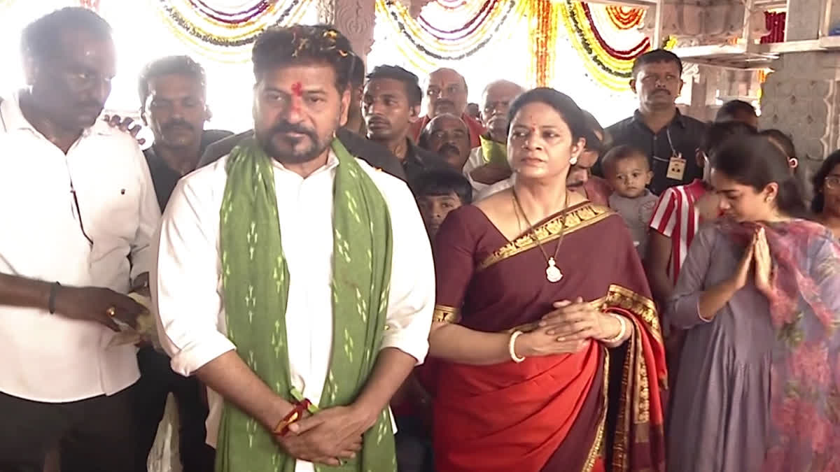 స్వగ్రామంలో సీఎం రేవంత్ రెడ్డి దసరా సందడి - కుటుంబసభ్యులతో కలిసి పూజలు
