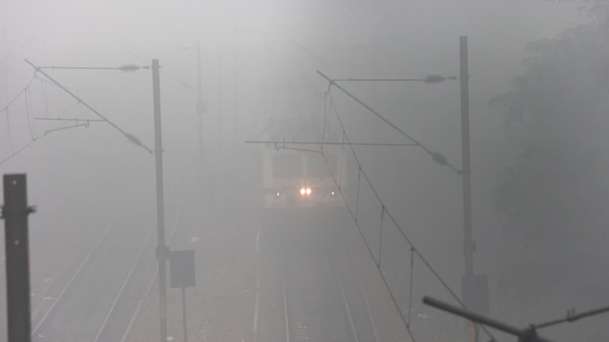 The railway authorities have directed all department heads in a review meeting to work with special vigilance during the winter season.