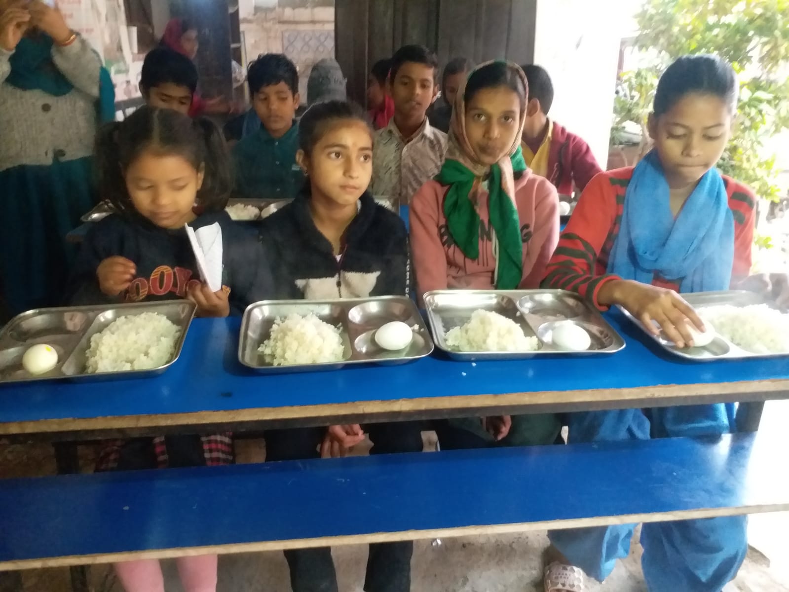 MID DAY MEAL IN BIHAR SCHOOL