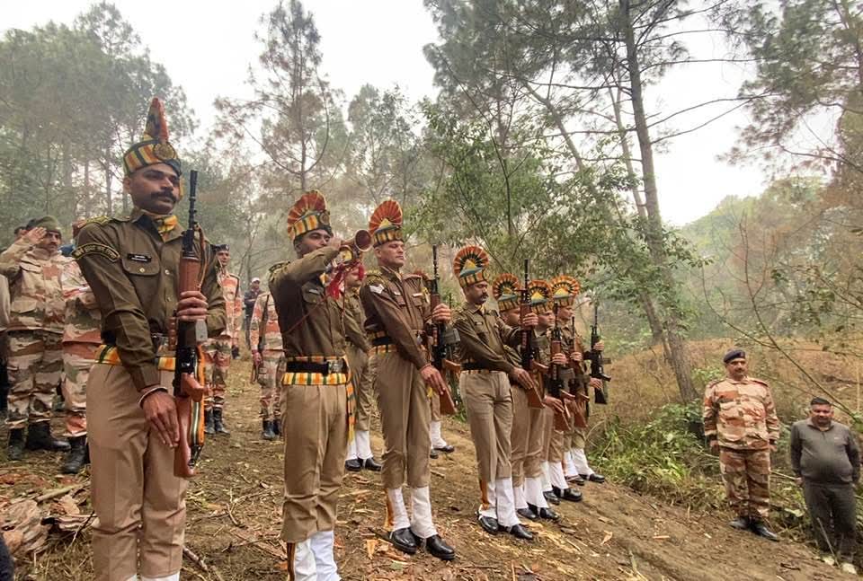 सैन्य और राजकीय सम्मान के साथ हुआ जवान का अंतिम संस्कार