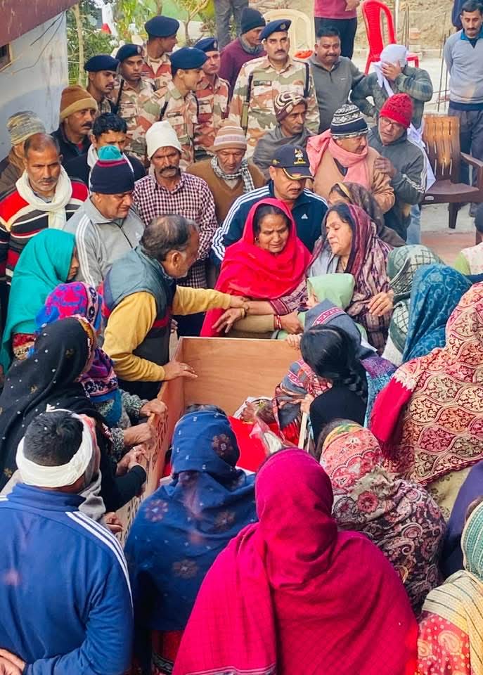 सैंकड़ों लोगों ने जवान को नम आंखों से दी विदाई