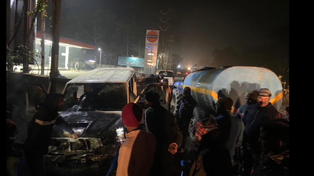 CAR CAUGHT FIRE IN DHANBAD