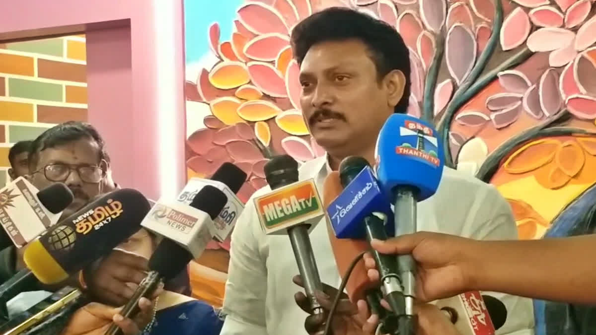 1 முதல் 3-ம் வகுப்பு வரை புதிய பாடப்புத்தகம் எப்போது வழங்கப்படும்? அமைச்சர் கொடுத்த 'அப்டேட்'