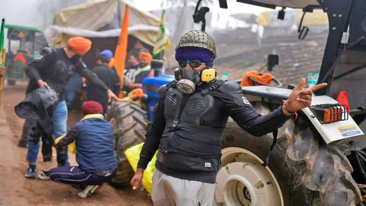 Farmers Protest: 'Delhi Chalo' March on Hold for 2 Days after Protester Dies in Khanauri Clashes | All Updates Farmers equip themselves to face police tear gas as they march to Shambhu border on Feb 21 (AP Photo)