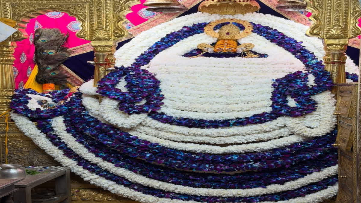 Shyam Baba is adorned with flowers