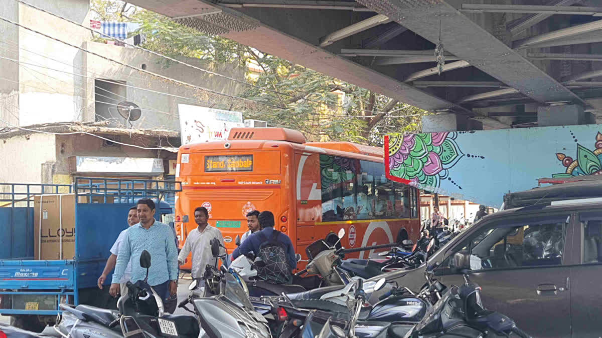 50 government buses are running in Sambalpur SMC, there are not enough  waiting areas
