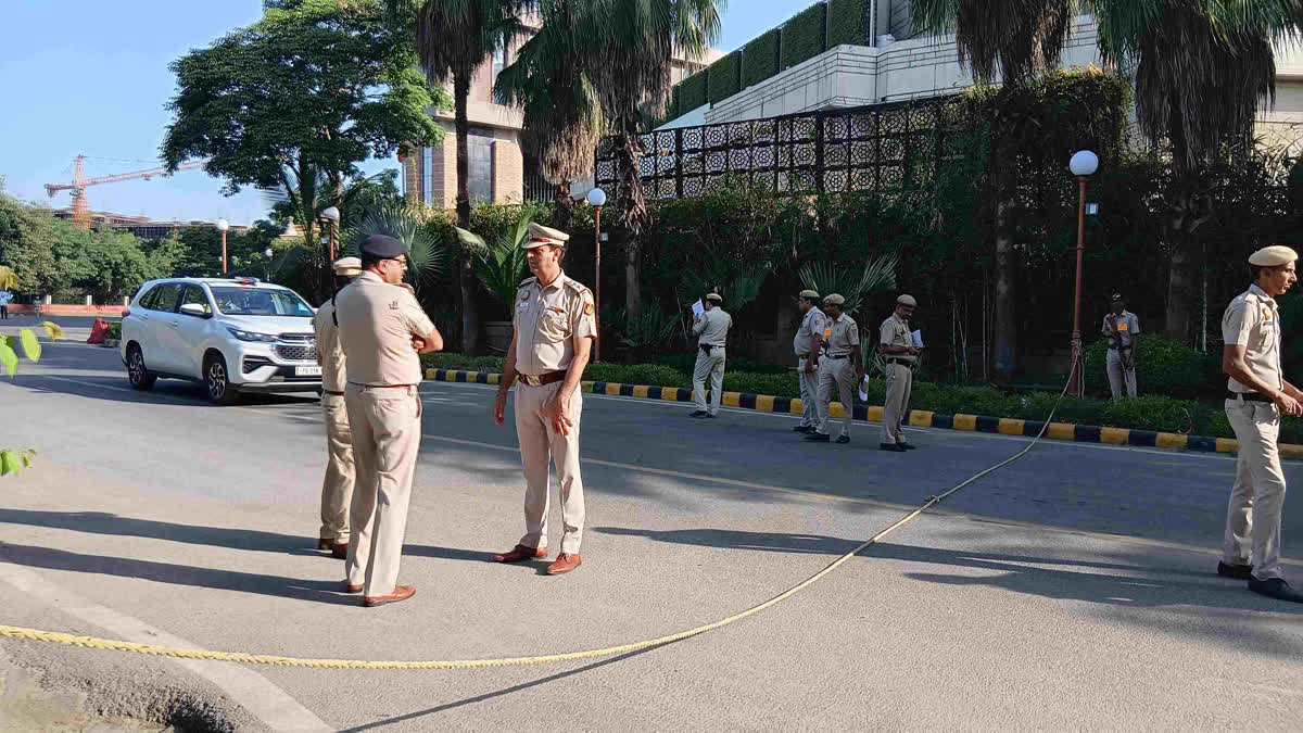 Delhi On High Alert: Lashkar-e-Taiba Planning Terrorist Attack, Security Tightened Around Red Fort, Religious Sites Additional police forces have been deployed across the city