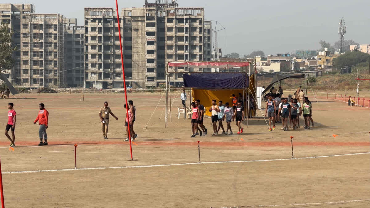 राज्यात पोलीस भरती प्रक्रियेत आणखी एक दुर्घटना, धावण्याच्या चाचणीत युवकाचा मृत्यू पोलीस भरती प्रक्रिया