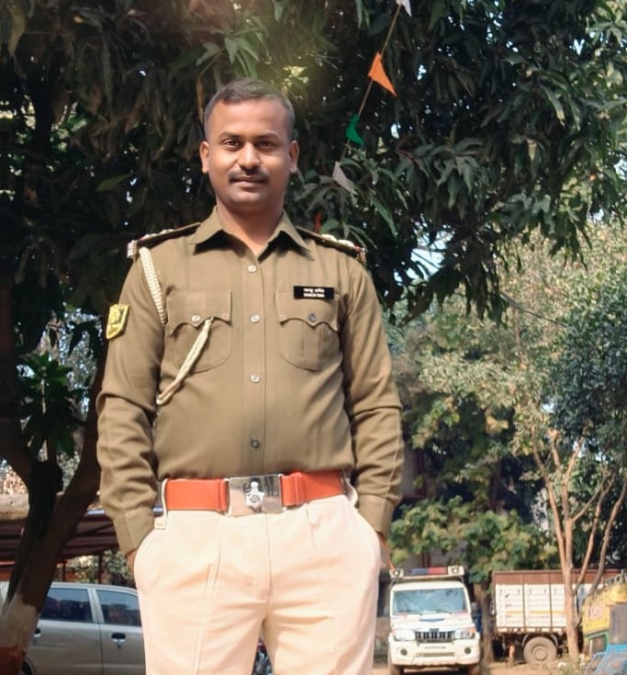 Spent childhood in poverty, today he is inspiring others by becoming a police inspector.