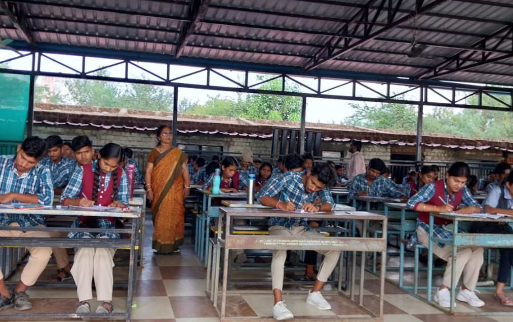 CAG REPORT ON SCHOOL EDUCATION MP