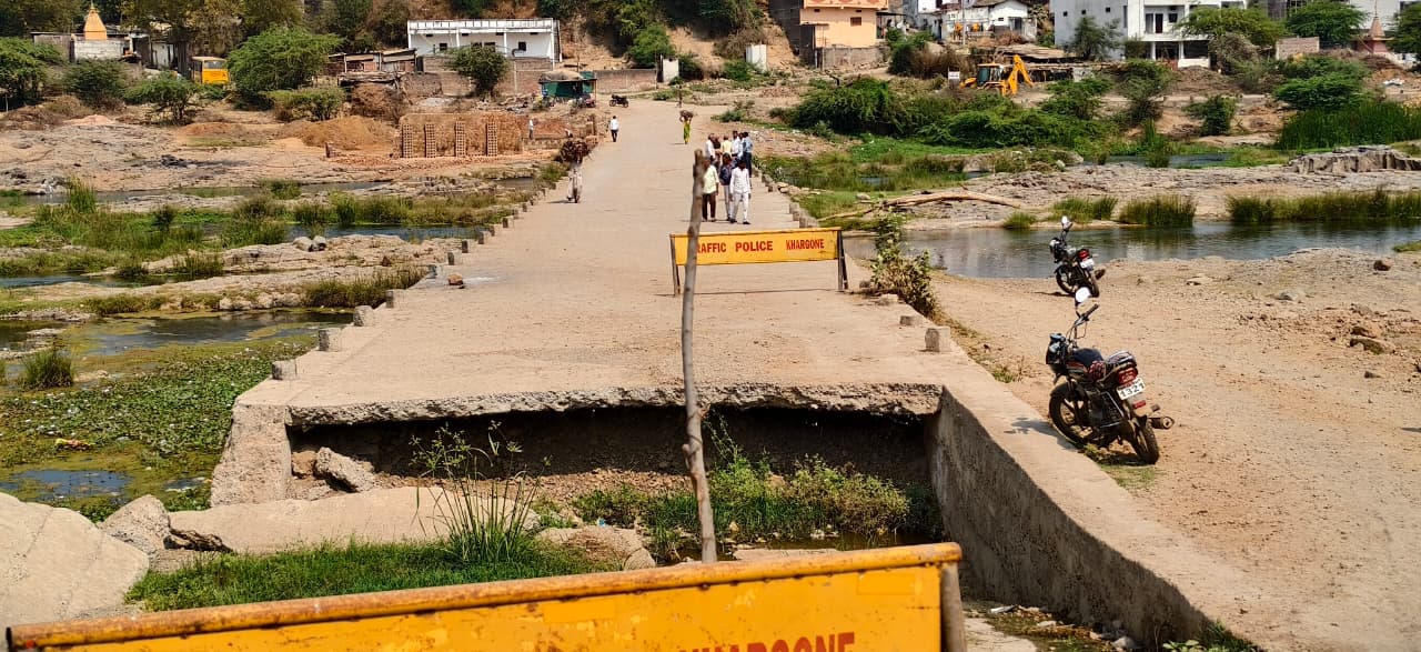 Barwani River broken culvert