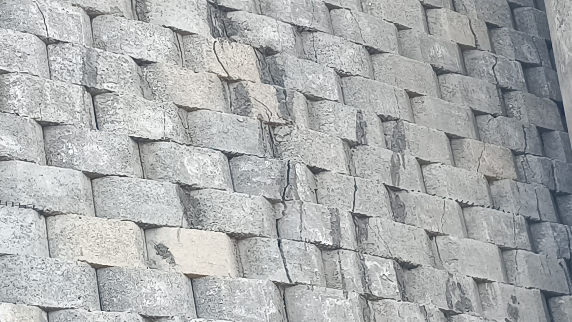 Ujjain overbridge walls Cracks