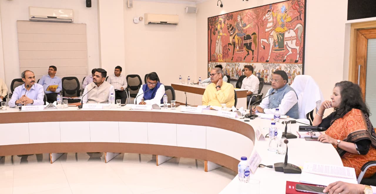 ଲୋକସେବା ଭବନରେ ଆଜି ଅନୁଷ୍ଠିତ ବୈଠକରେ ୪୪, ୨୦୦ କୋଟି ଟଙ୍କାର ୧୦ଟି ପ୍ରକଳ୍ପକୁ ମଞ୍ଜୁର ମିଳିଛି ।