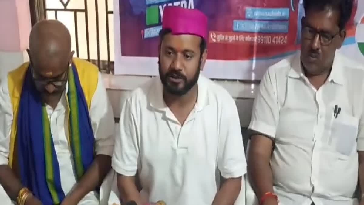 PALAYAN ROKO NAUKRI DO YATRA