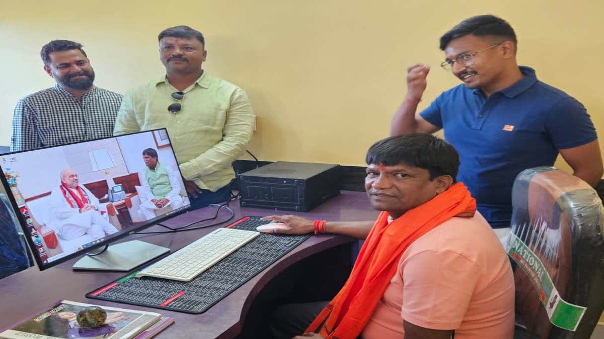 mp-dhulu-mahato-inaugurated-help-desk-in-dhanbad