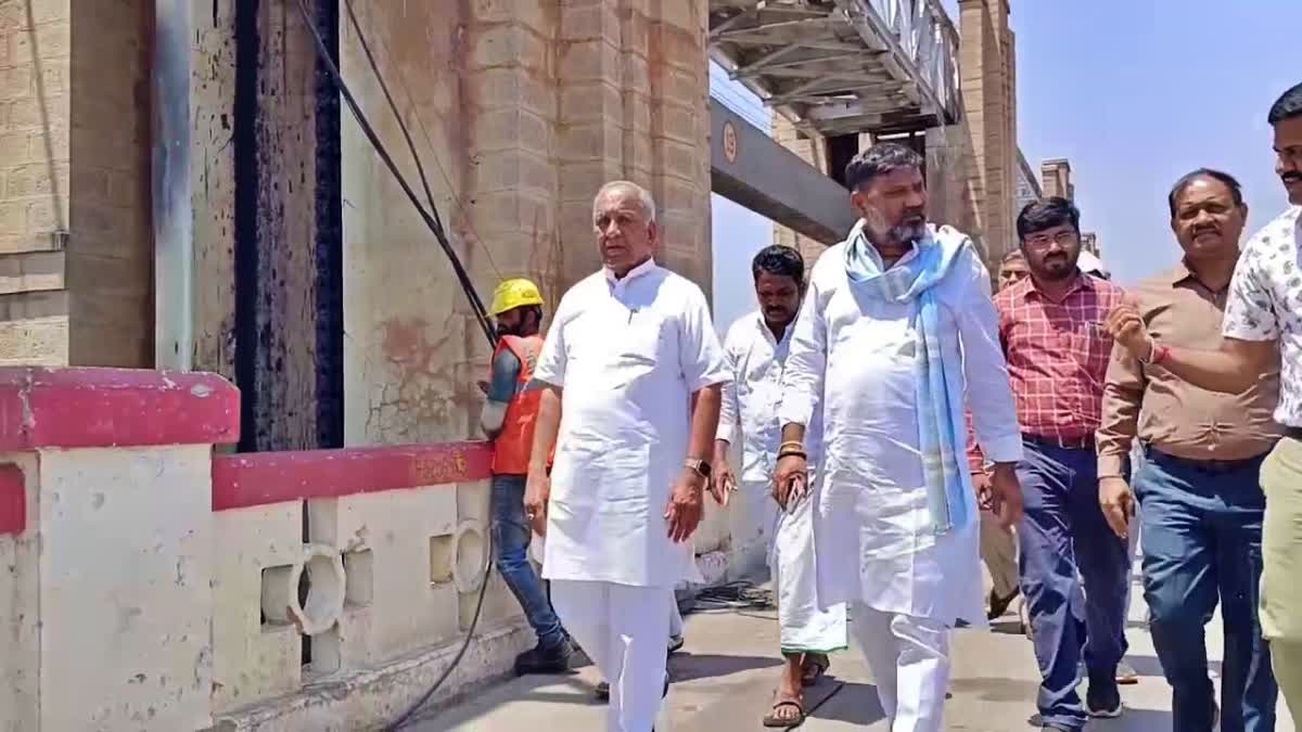 Minister N.S. Bosaraju visited and inspected the Tungabhadra reservoir.