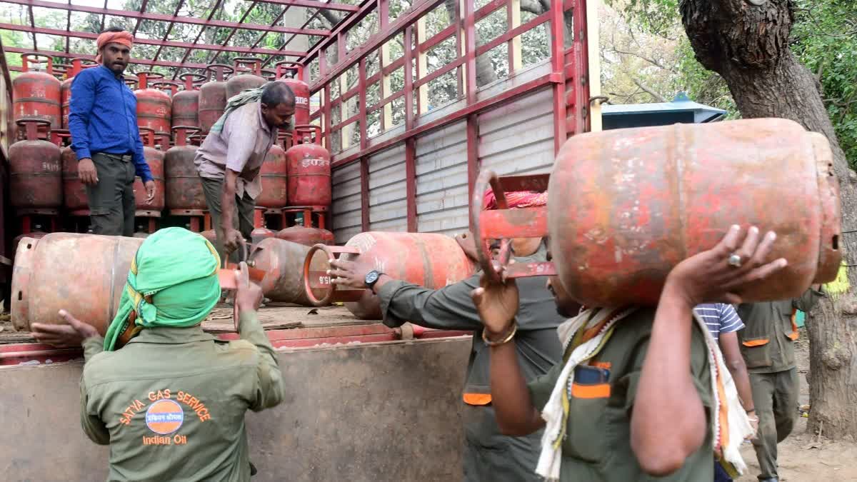 Hotels, dhabas, canteens to get more LPG as Centre raises supply allocation by 20%
