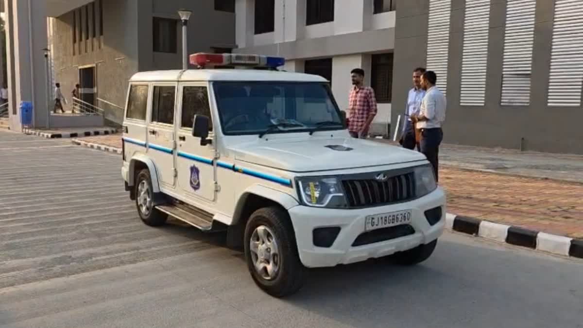 गुजरात: साइबर आतंकवाद के आरोप में युवक गिरफ्तार, ATS ने नाबालिग को भी ...